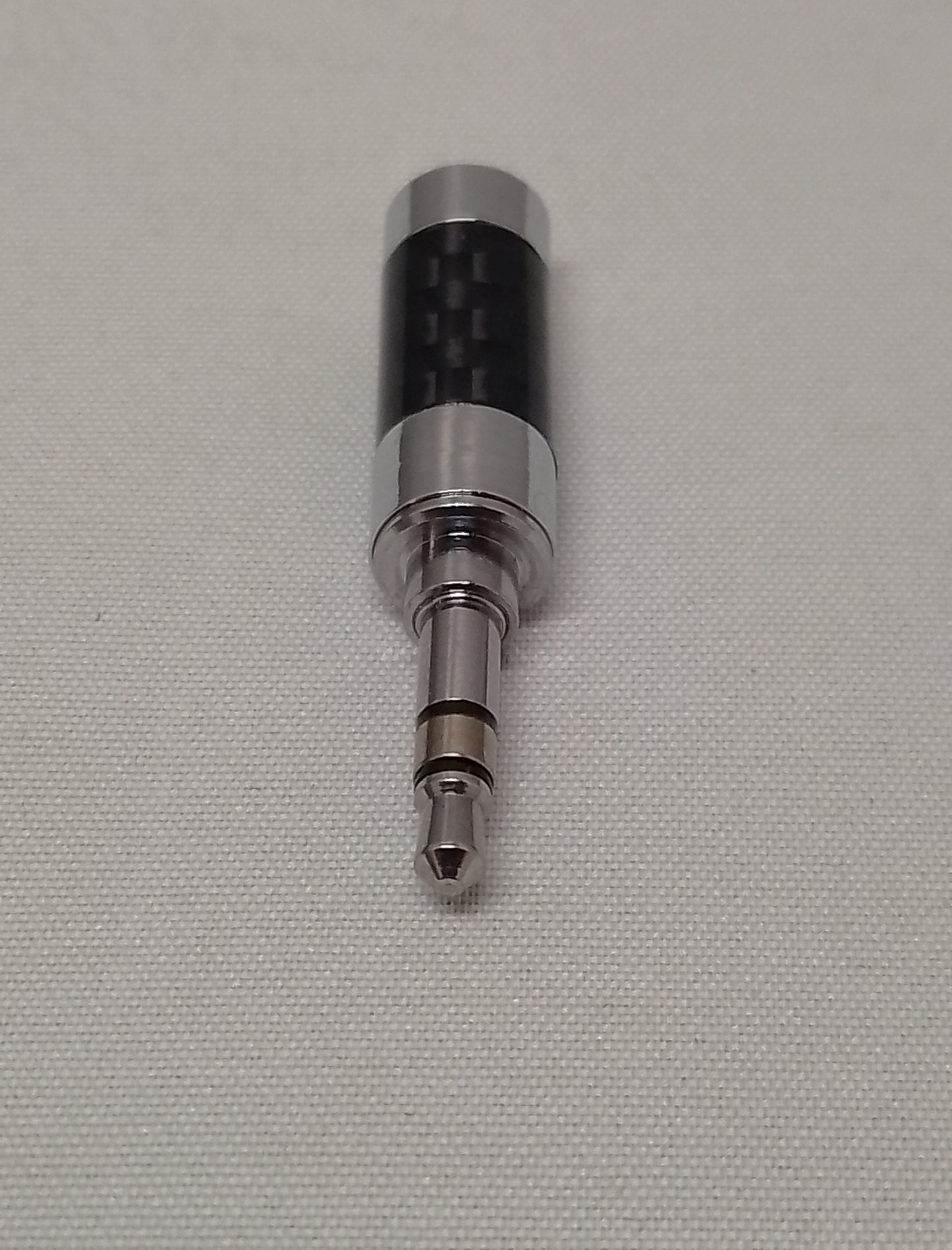 ニッケルメッキプラグ 3.5mm 3極 Φ6mm ステレオミニプラグ (カーボン柄)