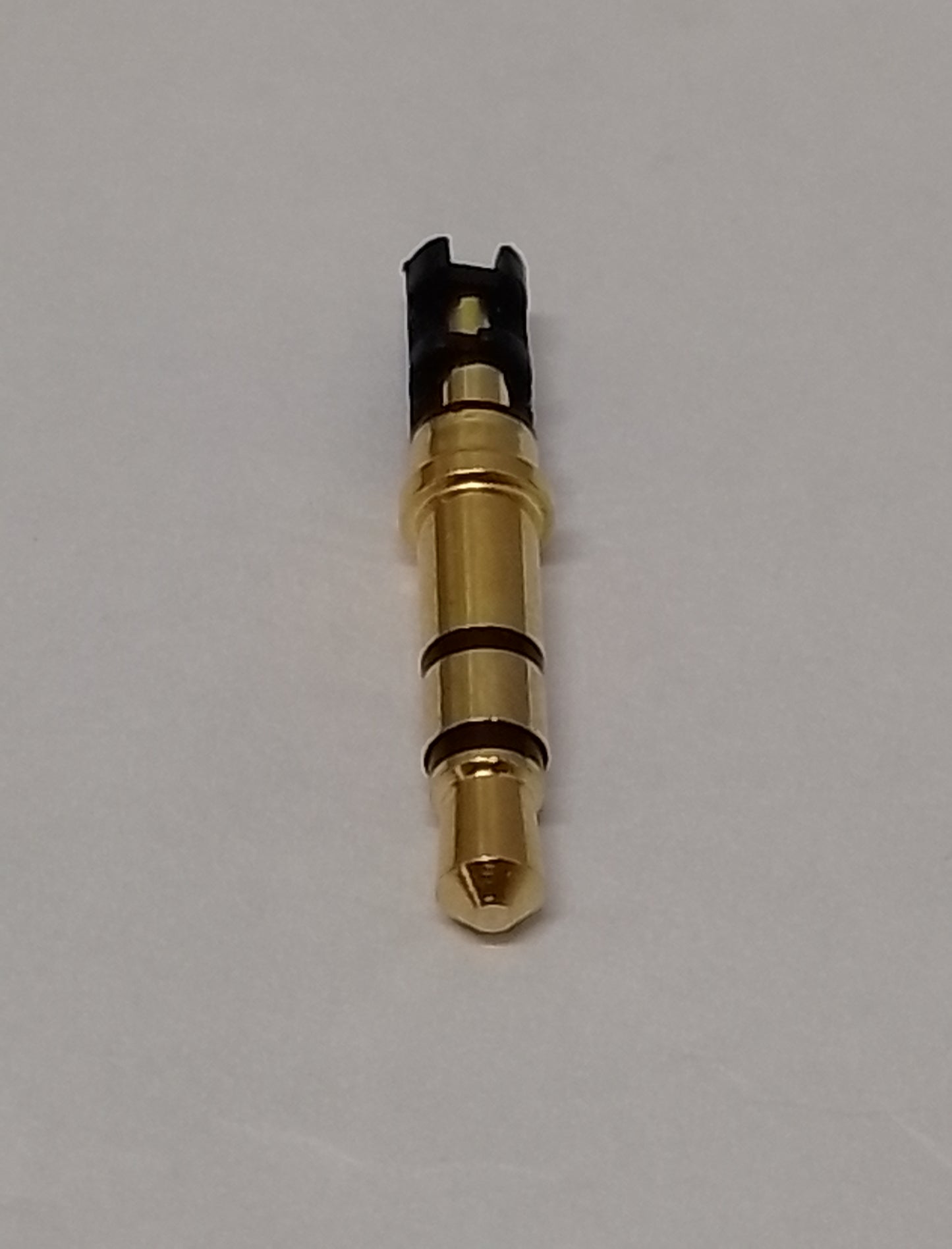 3.5mm3極プラグ 小形 ガンメタリック ゴムキャップ付き